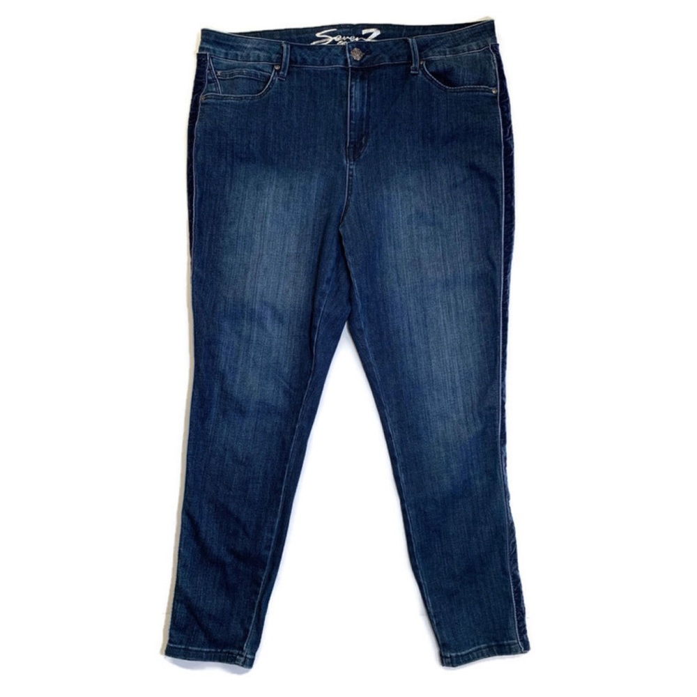 Ultra High Rise Skinny Blue Jean with Appliqué